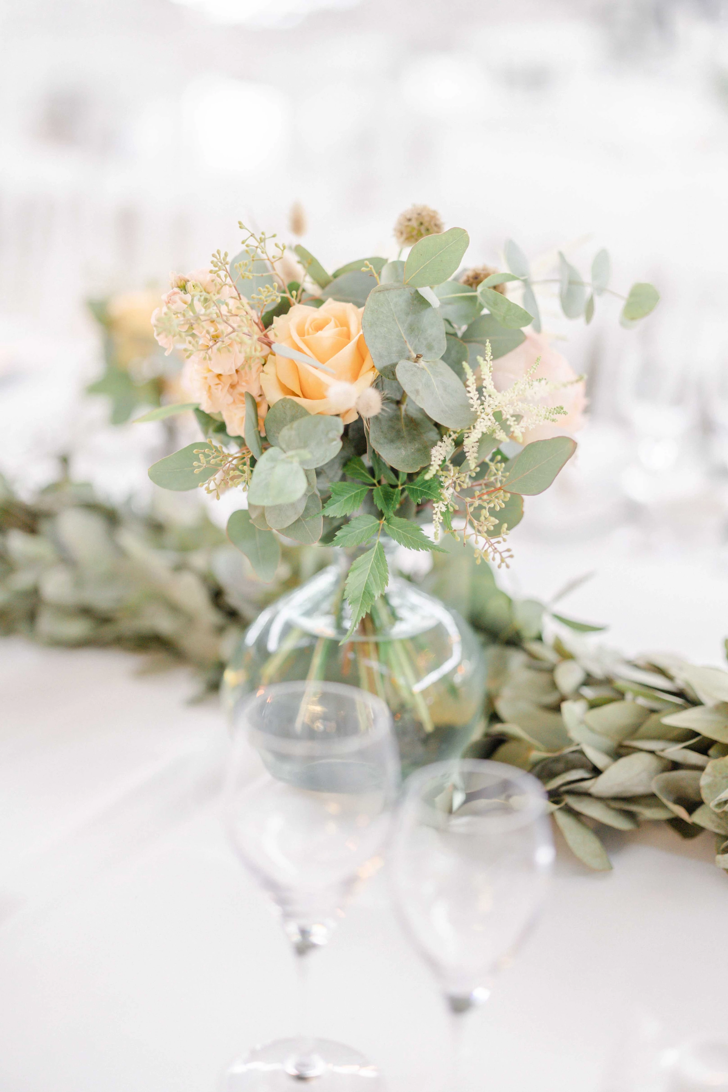 composition florale rosiers de jardin rose gris fleurs